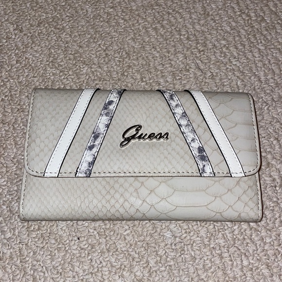 Brand New - Guess Wallet - Picture 1 of 2